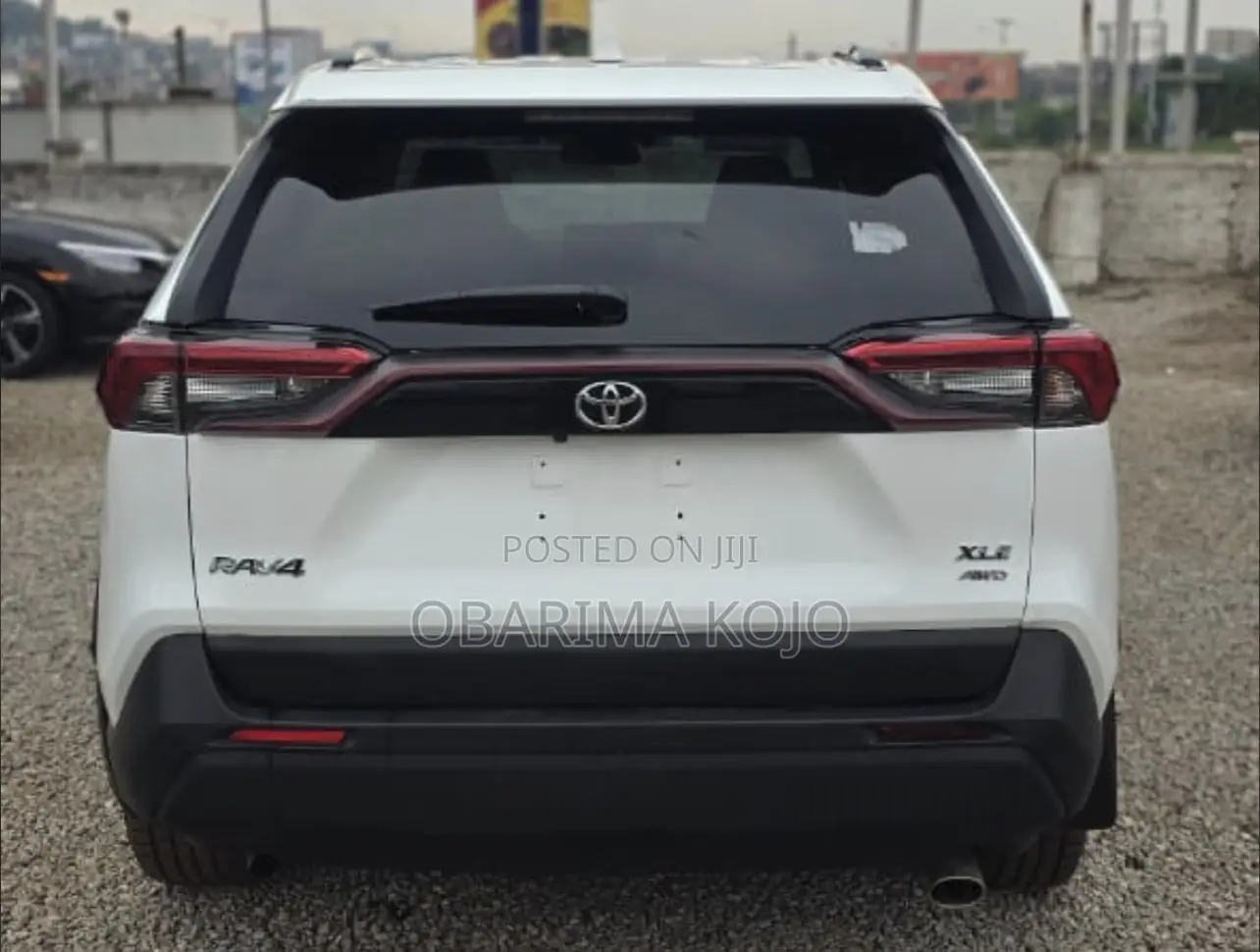 Toyota RAV4 XLE 2022 Off white