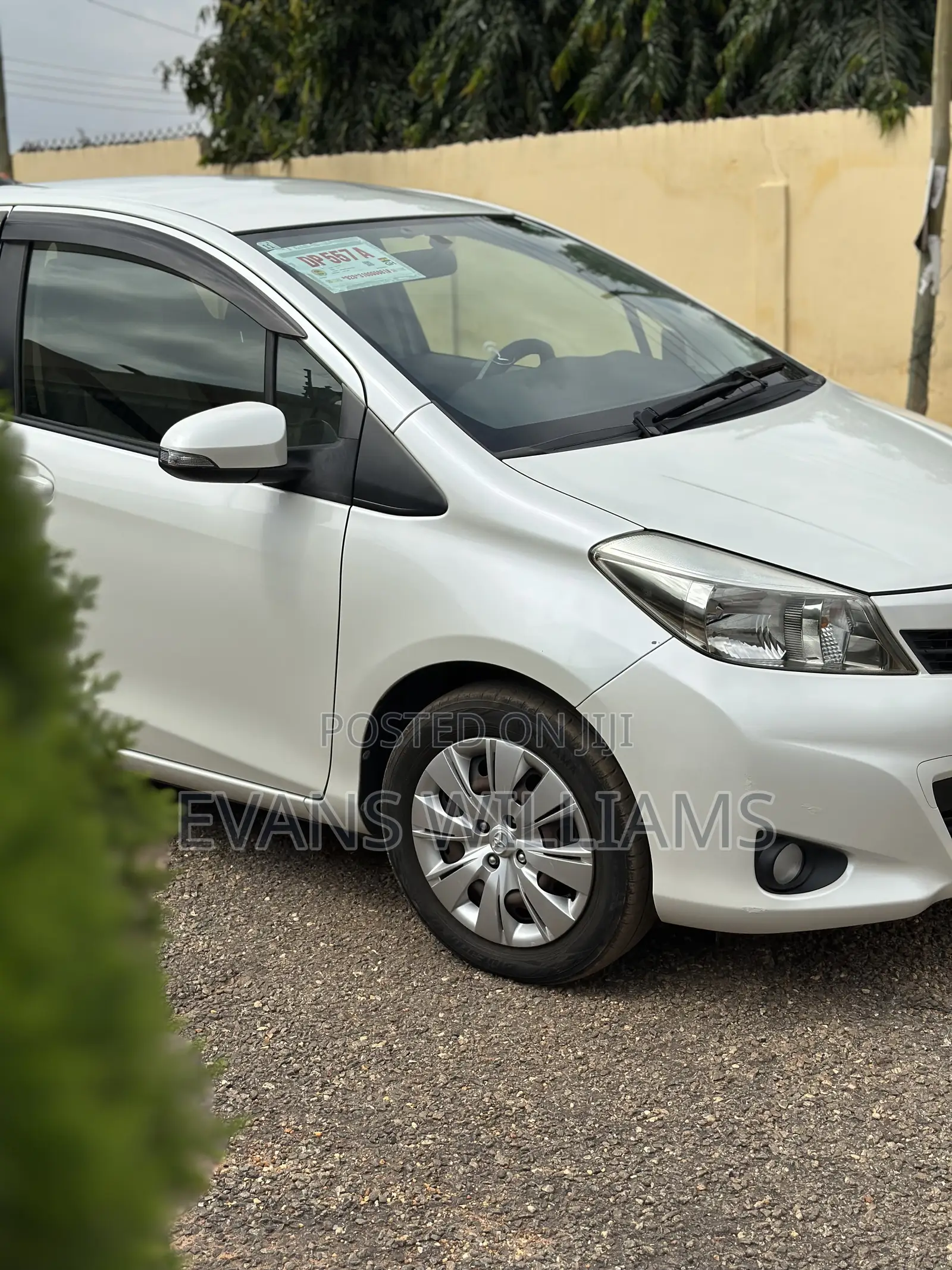 Toyota Vitz 1.3 FWD 5dr 2011 Pearl