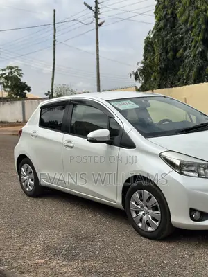 Toyota Vitz 1.3 FWD 5dr 2011 Pearl