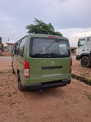 Toyota HiAce 2011 Green