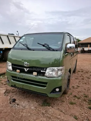 Toyota HiAce 2013 Green