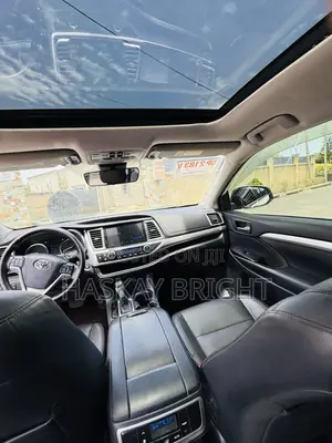 Toyota Highlander XLE 2019 White
