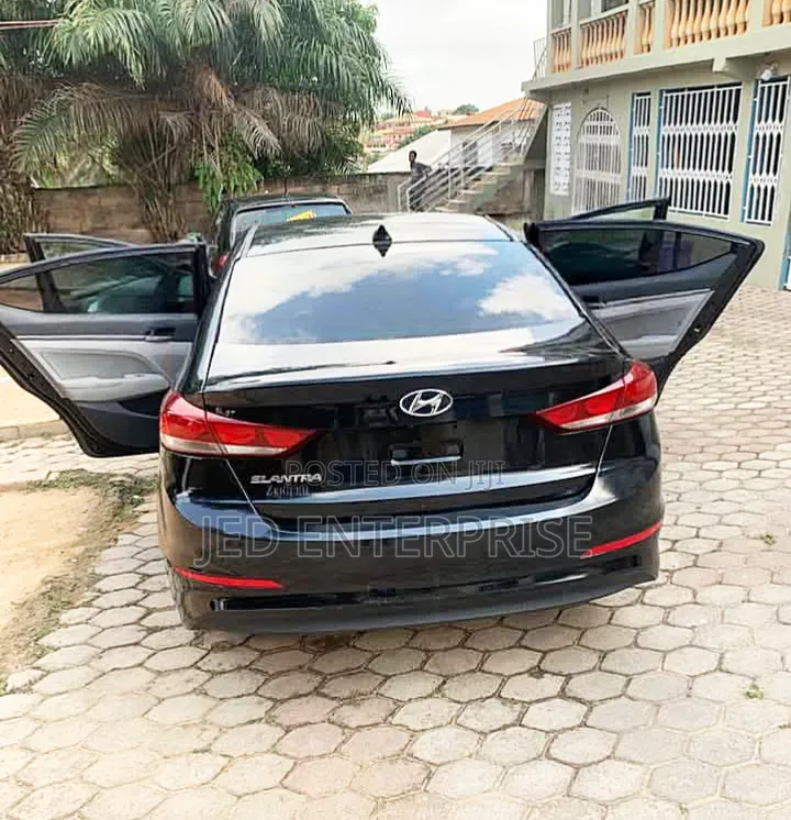 Hyundai Elantra 2017 Black