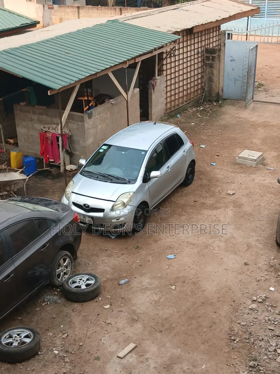 Toyota Vitz 1.3 FWD 5dr 2010 Silver