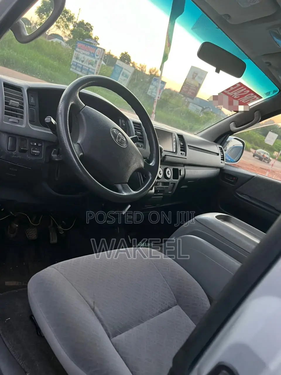 Toyota HiAce 2010 Silver