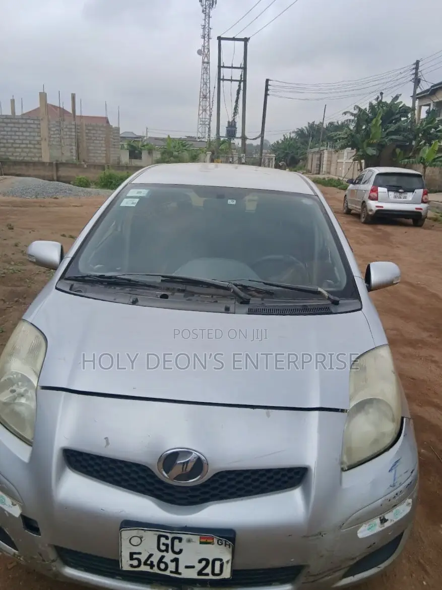 Toyota Vitz 1.3 FWD 5dr 2010 Silver