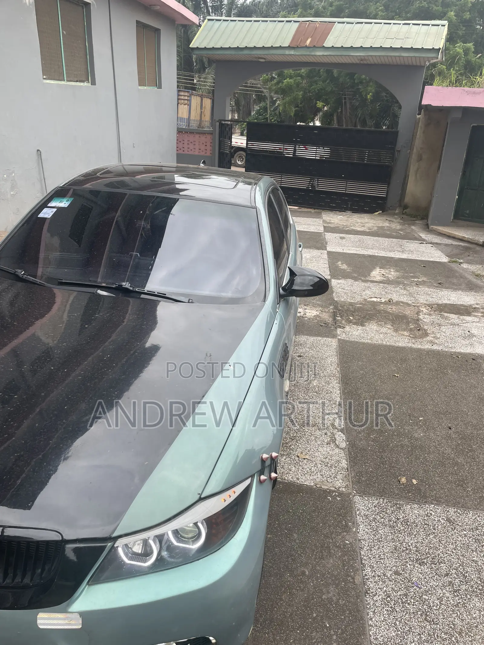 BMW 330i 2009
