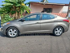 Hyundai Elantra GLS Sedan FWD (1.8L 4cyl 6M) 2013 Gray