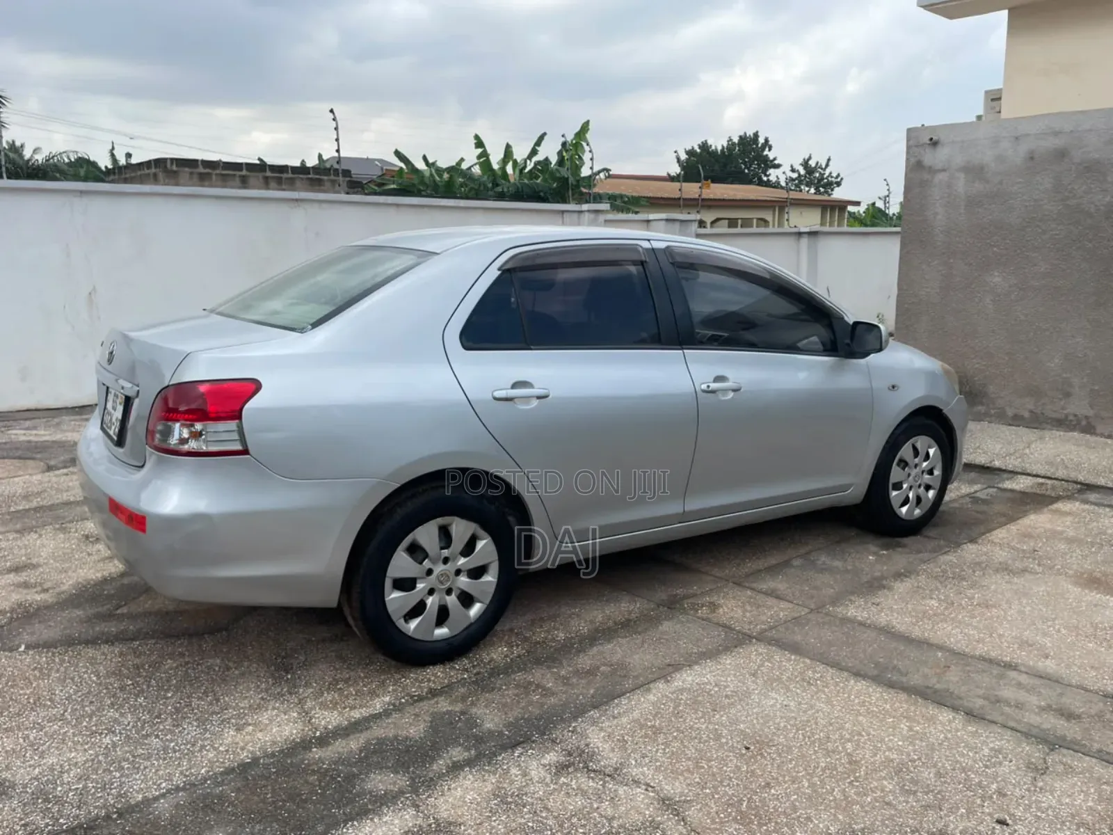 Toyota Belta 2010 Silver