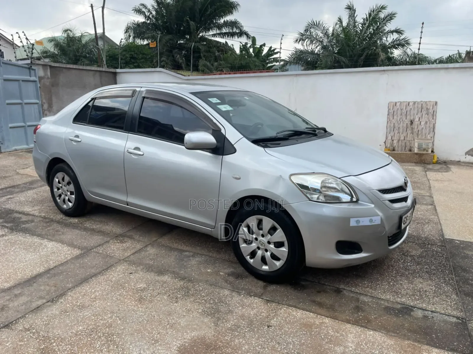 Toyota Belta 2010 Silver