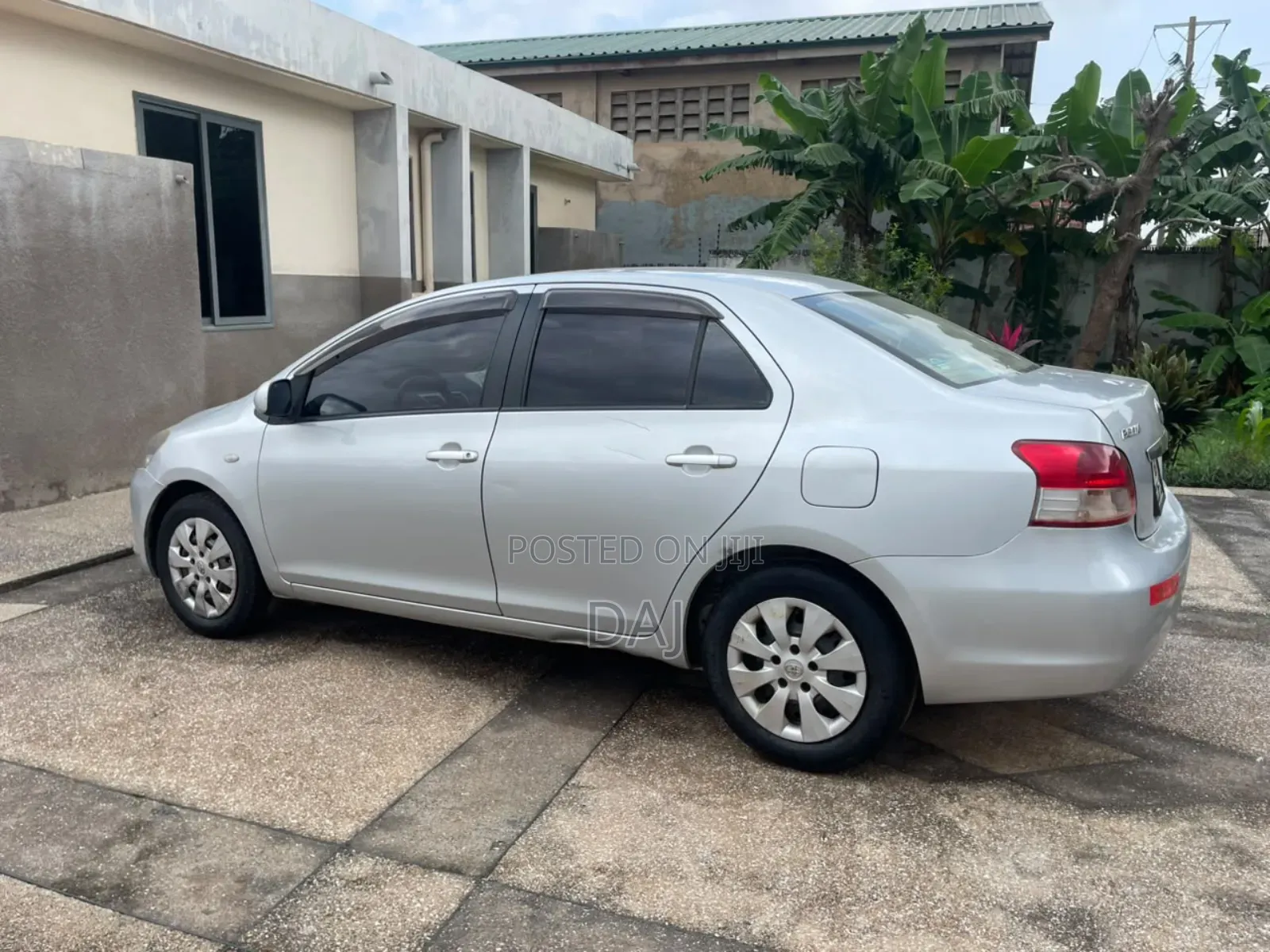 Toyota Belta 2010 Silver