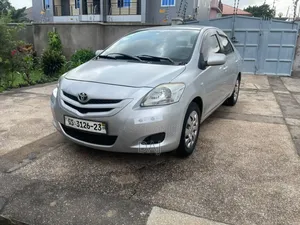 Toyota Belta 2010 Silver