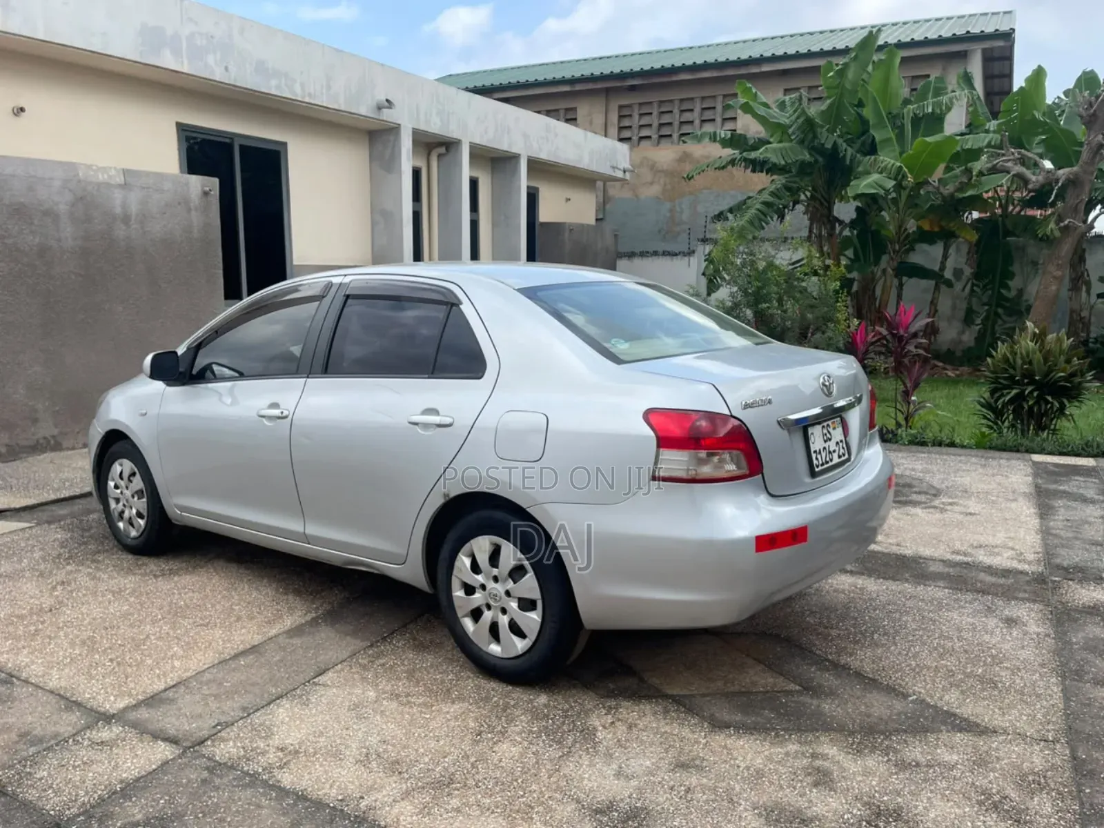 Toyota Belta 2010 Silver