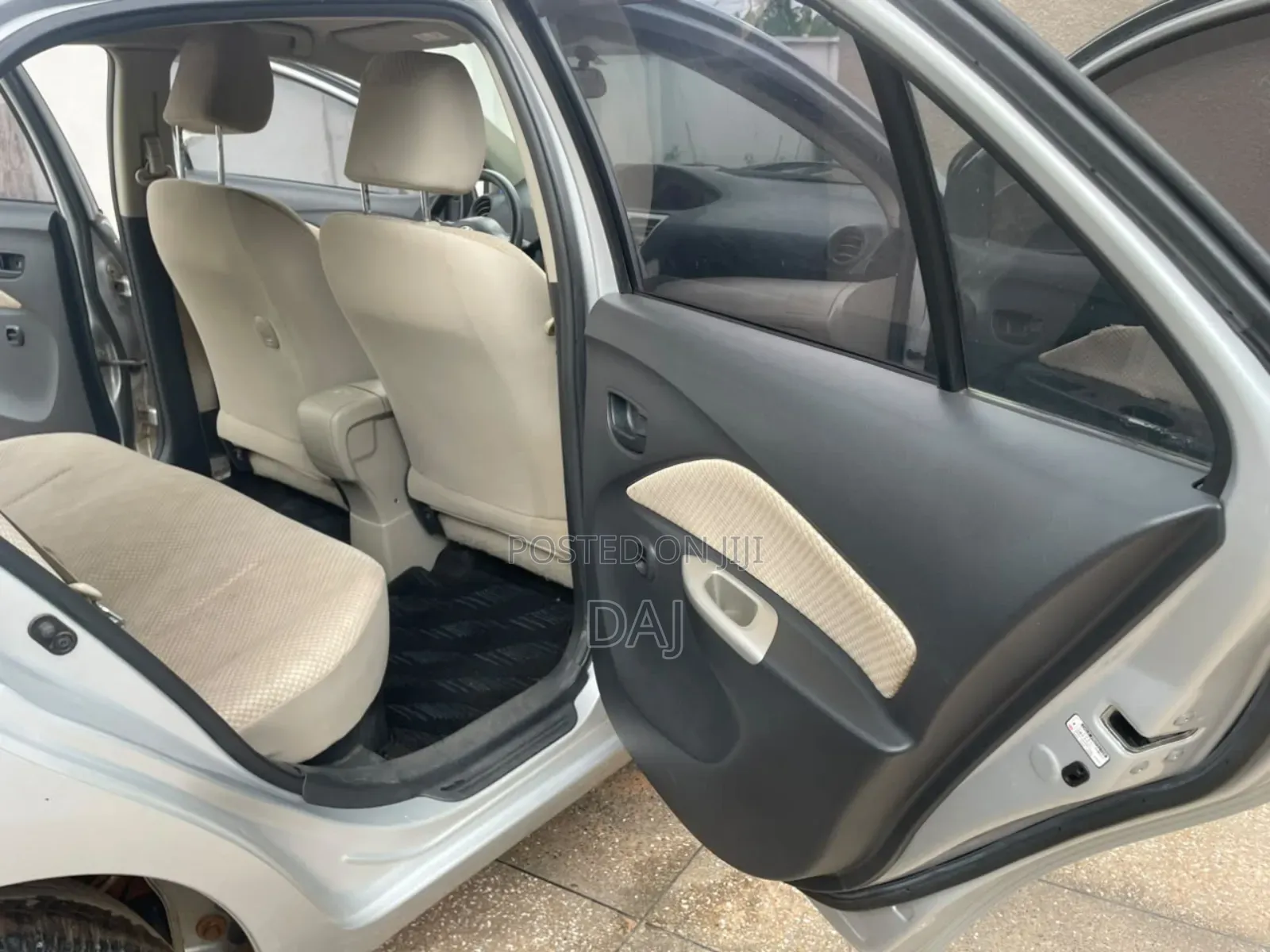 Toyota Belta 2010 Silver