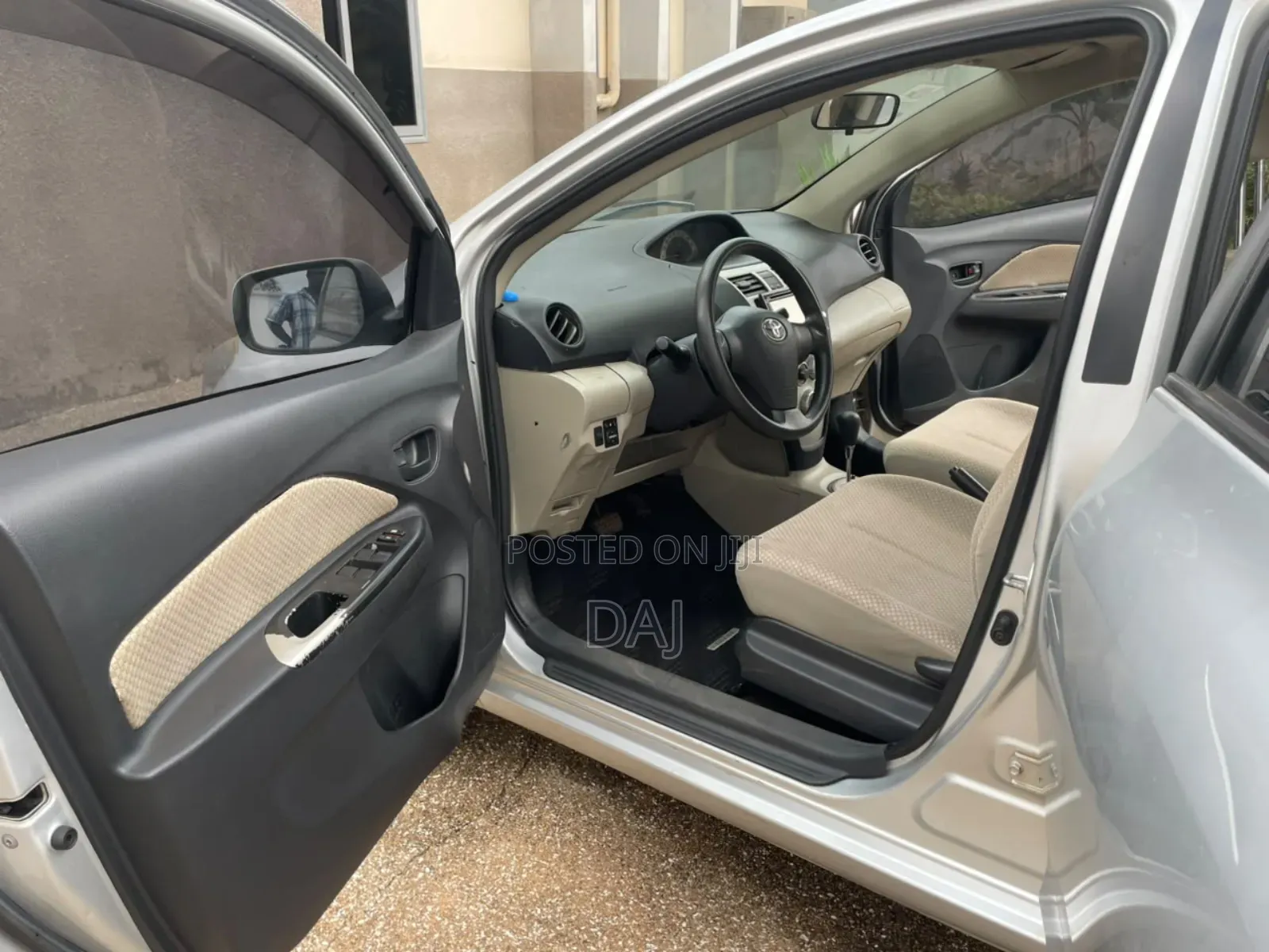 Toyota Belta 2010 Silver