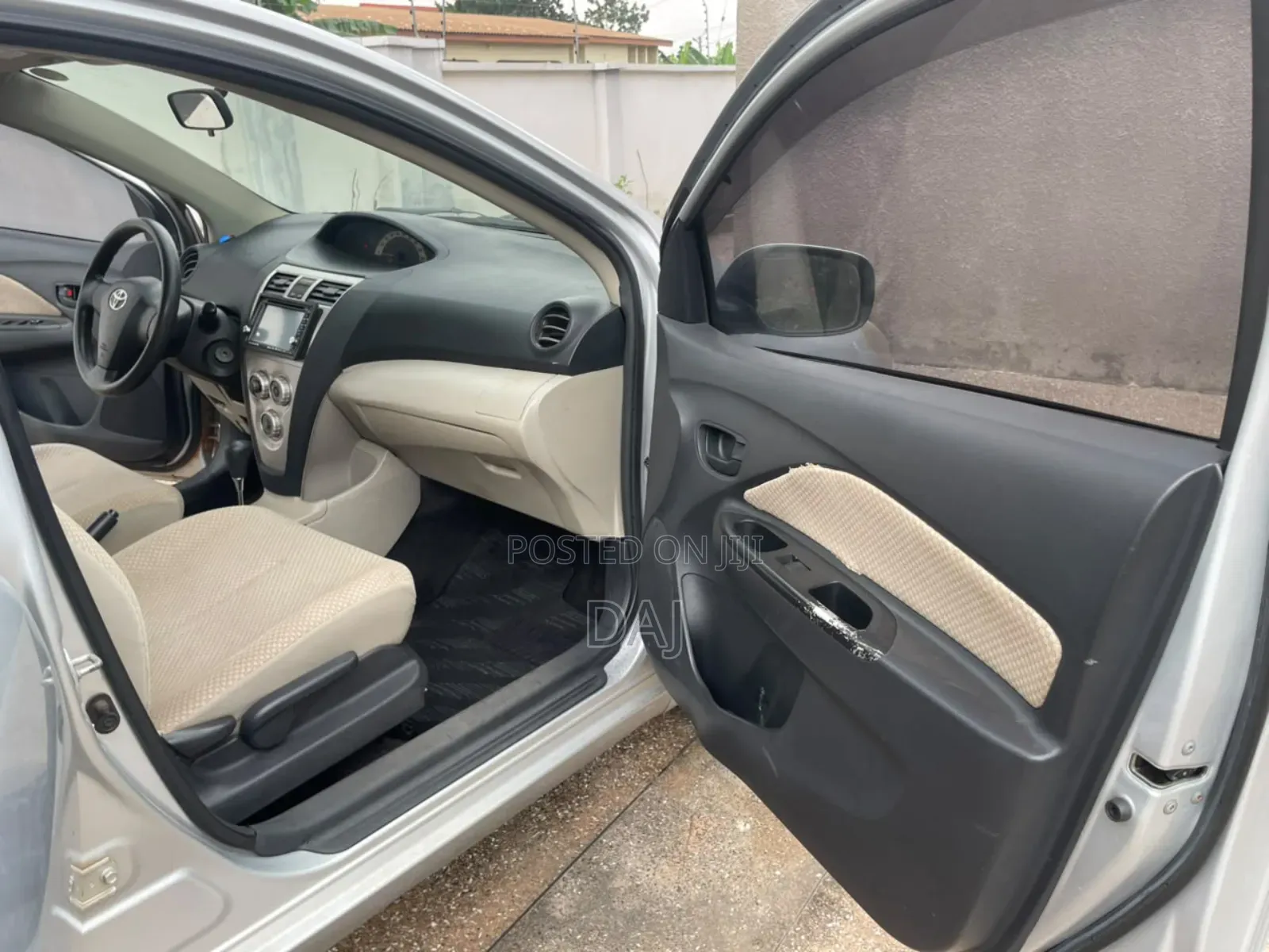 Toyota Belta 2010 Silver