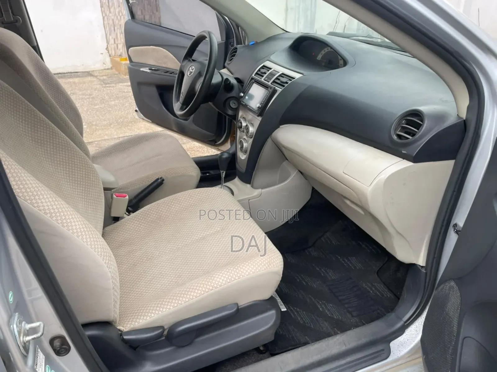 Toyota Belta 2010 Silver