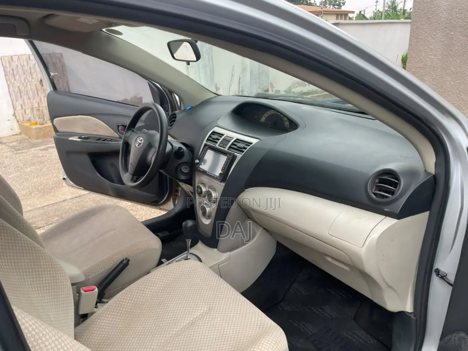 Toyota Belta 2010 Silver