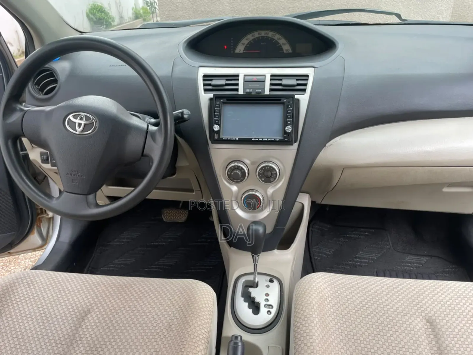 Toyota Belta 2010 Silver