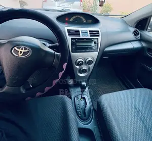 Toyota Yaris 2010 Silver