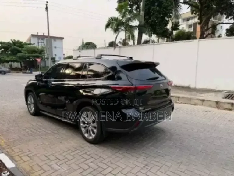 Toyota Highlander L 2021 Black