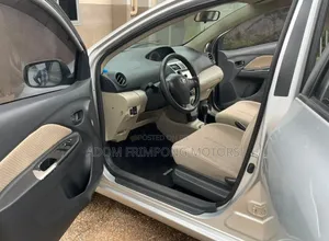 Toyota Belta 2010 Silver