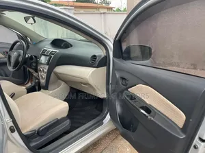 Toyota Belta 2010 Silver