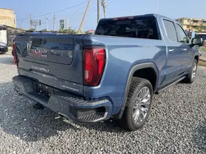 GMC Sierra 2025 Blue