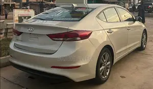 Hyundai Elantra Sport Sedan FWD (1.6L 4cyl 6M) 2017 Silver