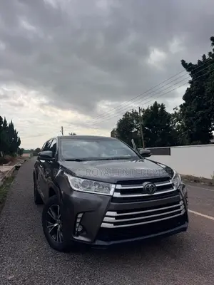 Toyota Highlander LE 4x2 (2.7L 4cyl 6A) 2018 Gray