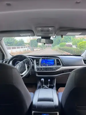 Toyota Highlander LE 4x2 (2.7L 4cyl 6A) 2018 Gray