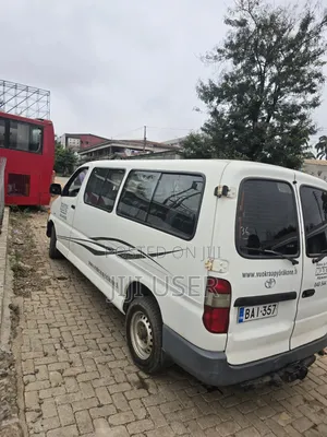 Toyota HiAce 2010 White