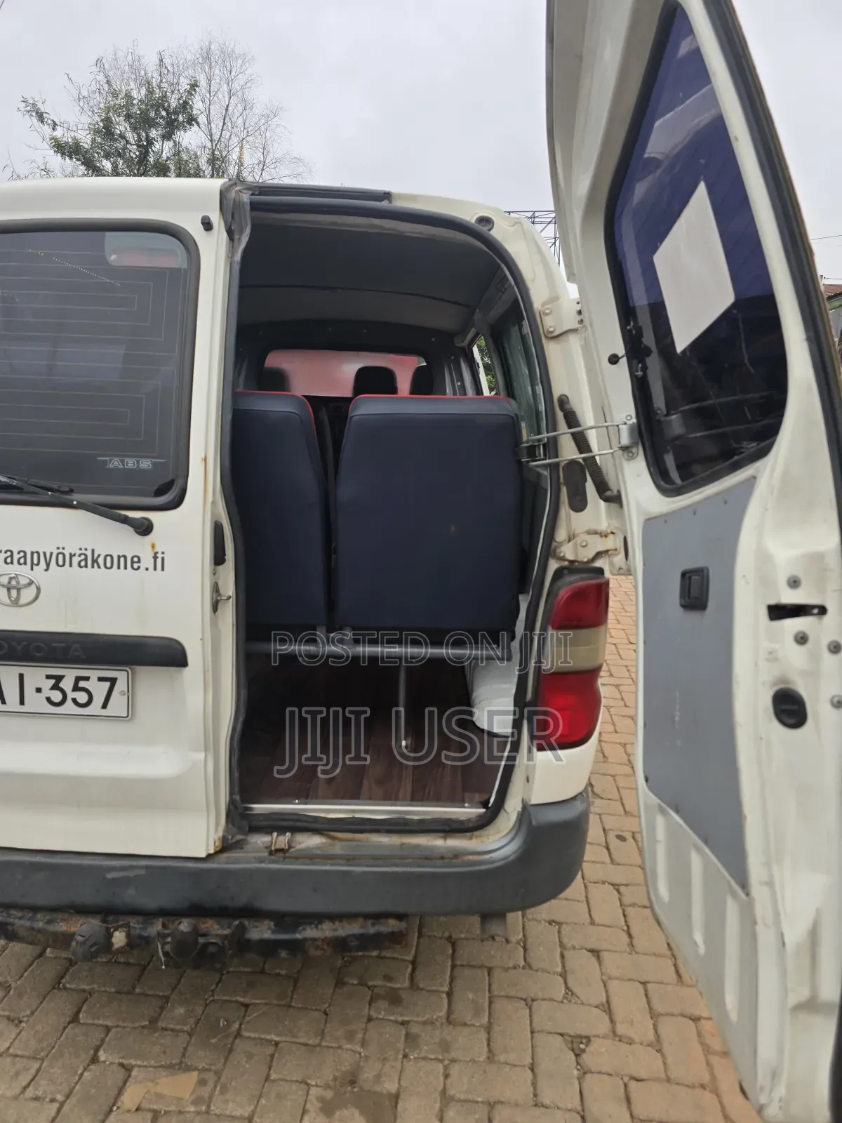 Toyota HiAce 2010 White