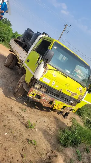 Kia Bongo 2002 Yellow