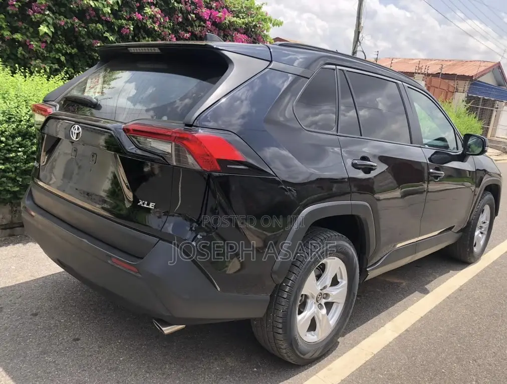 Toyota RAV4 XLE AWD 2020 Black