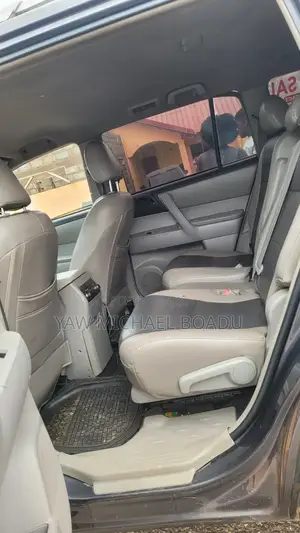 Toyota Highlander LE 4dr SUV (2.7L 4cyl 6A) 2014 Gray