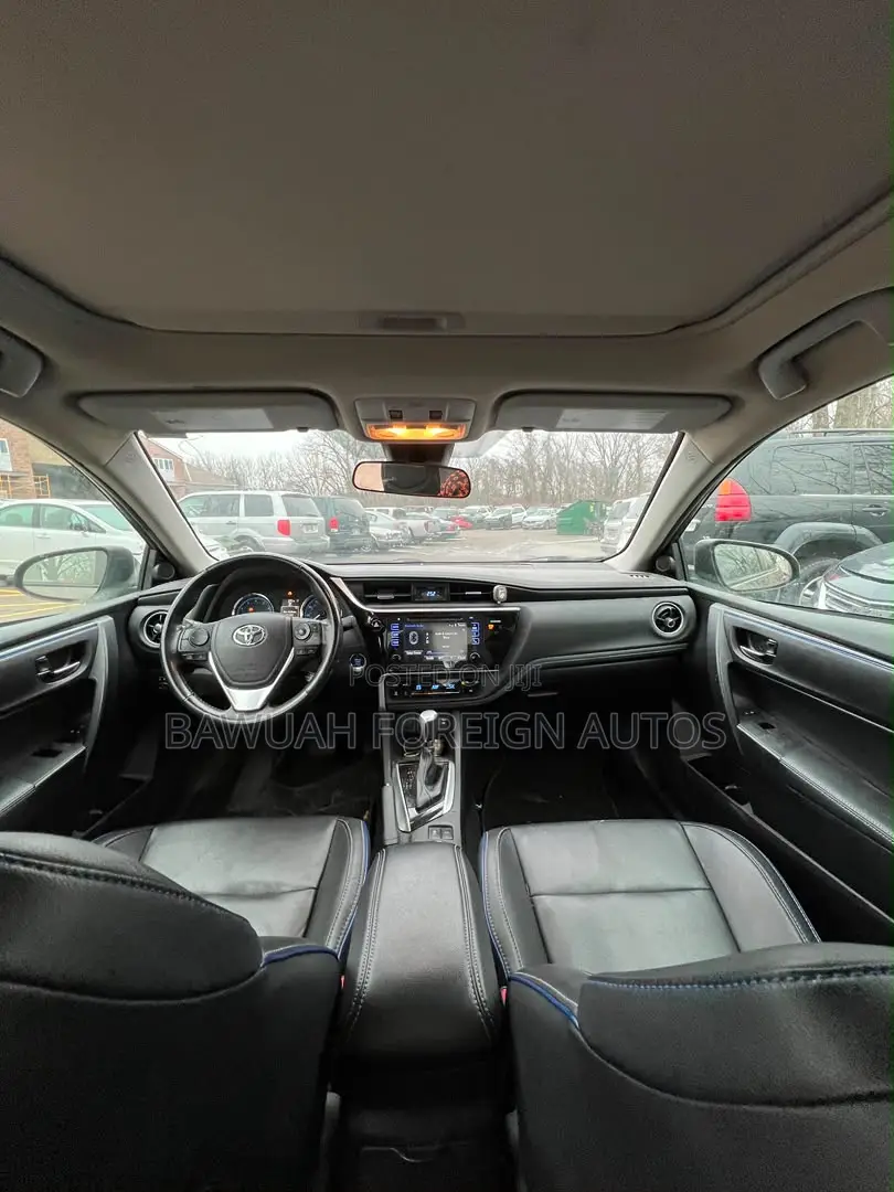 Toyota Corolla XSE (1.8L 4cyl 2A) 2018 Brown