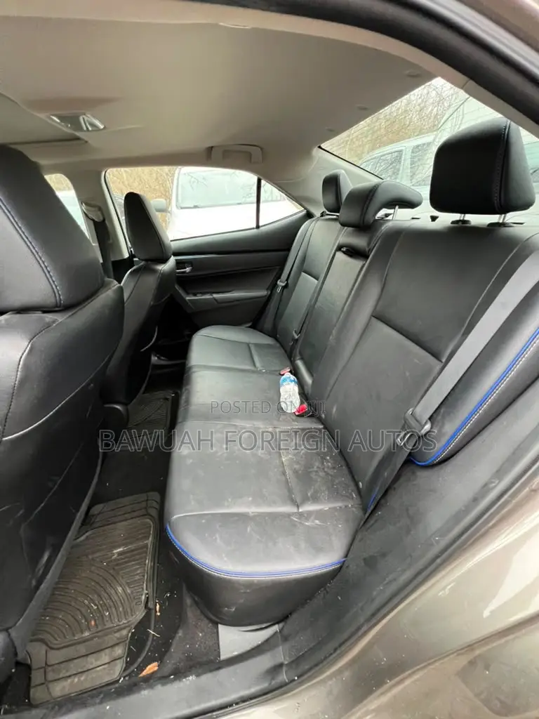 Toyota Corolla XSE (1.8L 4cyl 2A) 2018 Brown