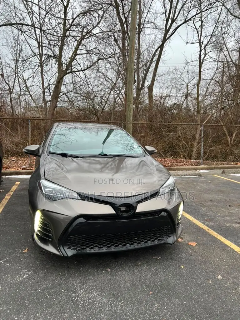 Toyota Corolla XSE (1.8L 4cyl 2A) 2018 Brown
