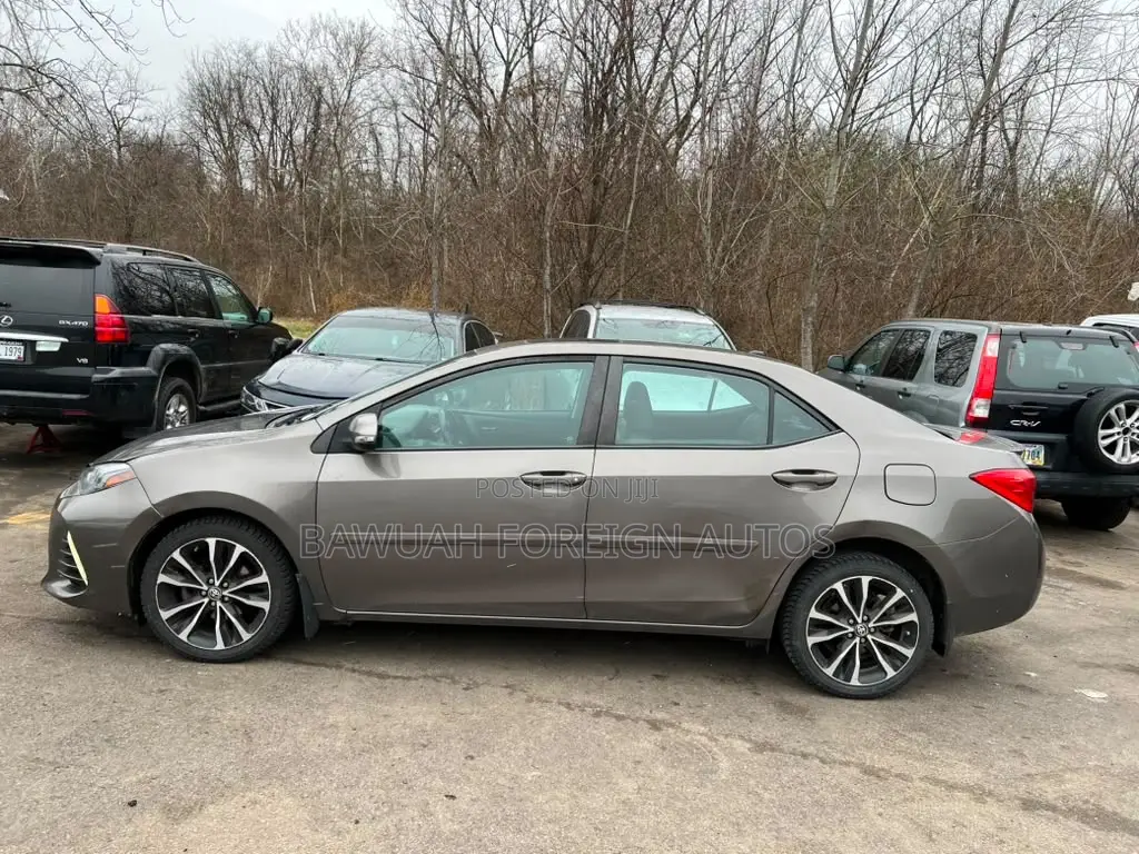 Toyota Corolla XSE (1.8L 4cyl 2A) 2018 Brown