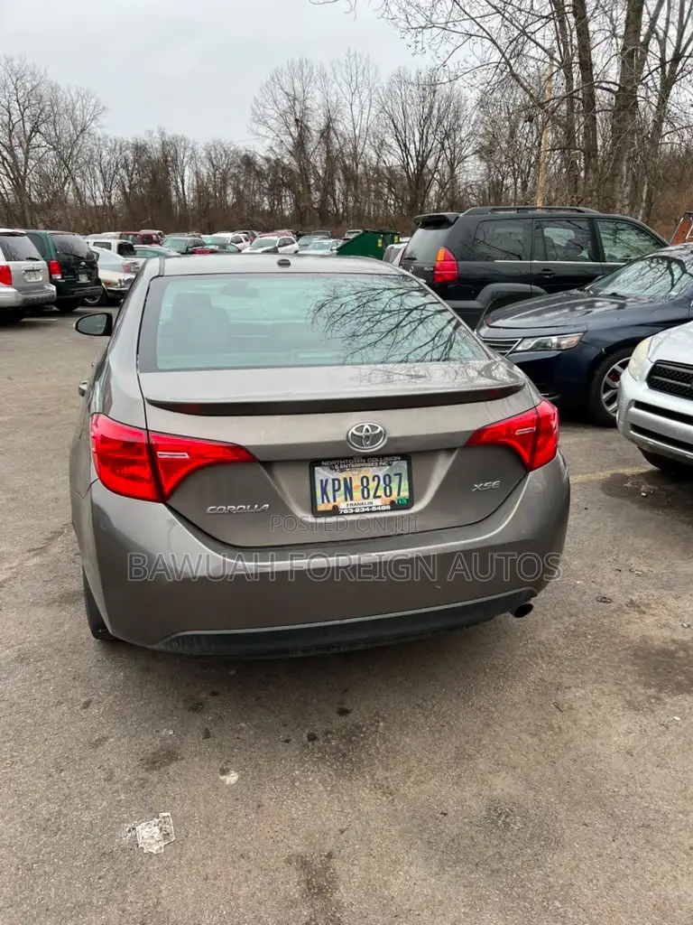 Toyota Corolla XSE (1.8L 4cyl 2A) 2018 Brown