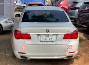 BMW 7 Series 730Li 2011