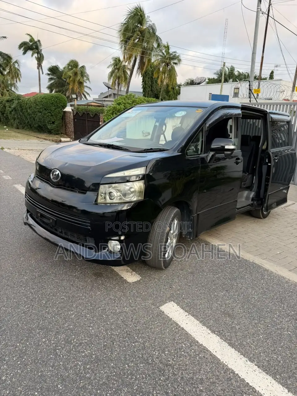Toyota Voxy 2011 Black