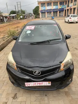 Toyota Vitz 1.3 AWD 3dr 2012 Black