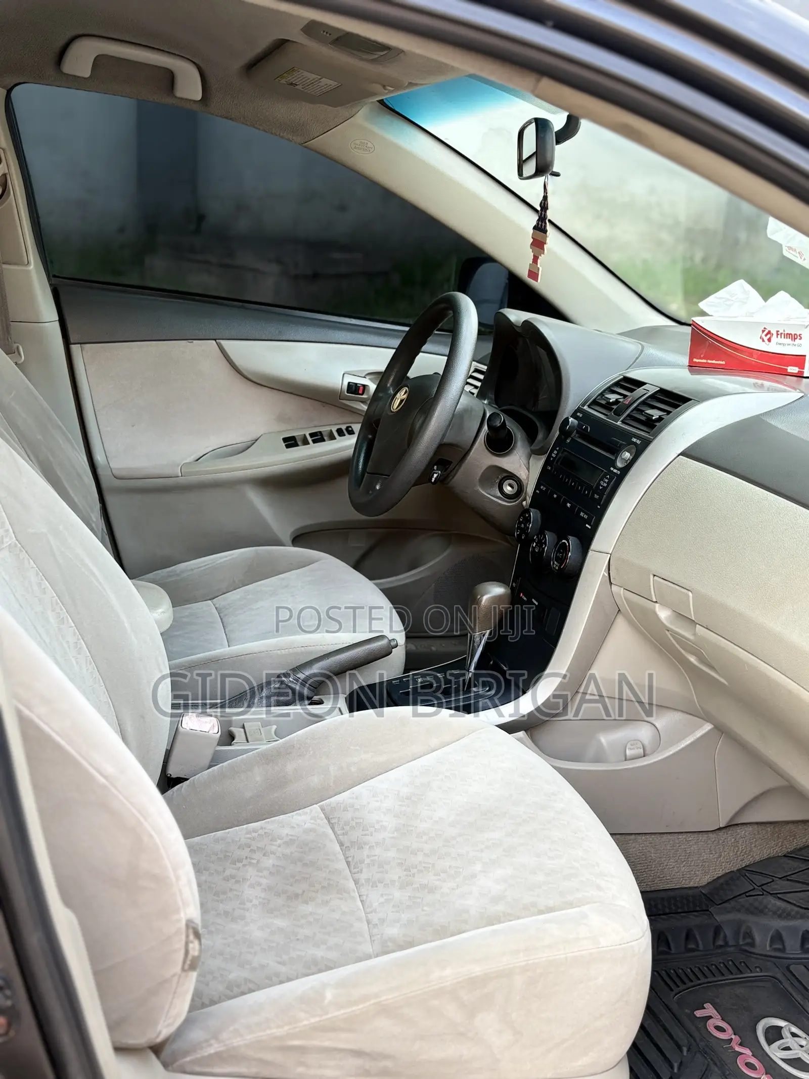 Toyota Corolla LE 4dr Sedan (1.8L 4cyl 4A) 2010 Gray