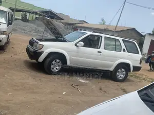 Nissan Pathfinder SE 4x4 2004 White