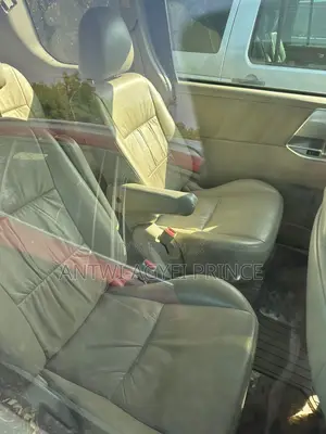 Toyota Noah 2013