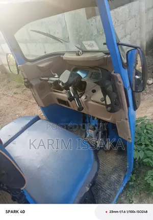 Bajaj RE 2025 Blue