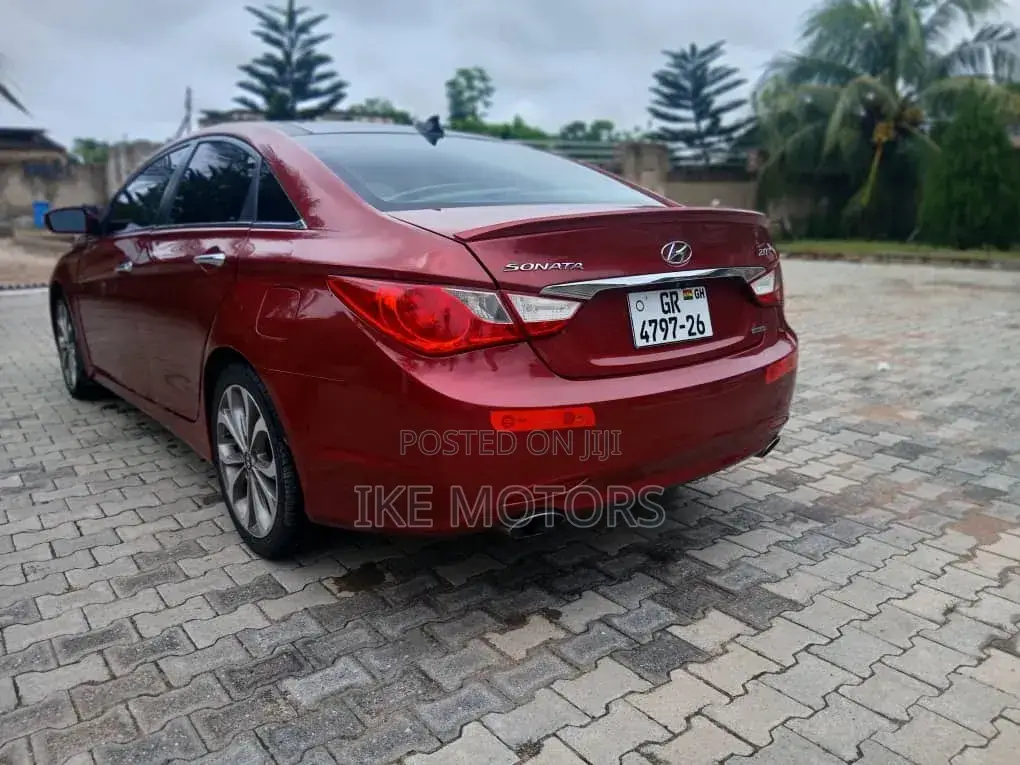 Hyundai Sonata 2013 Red