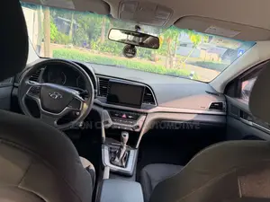 Hyundai Elantra SE 2018 Silver
